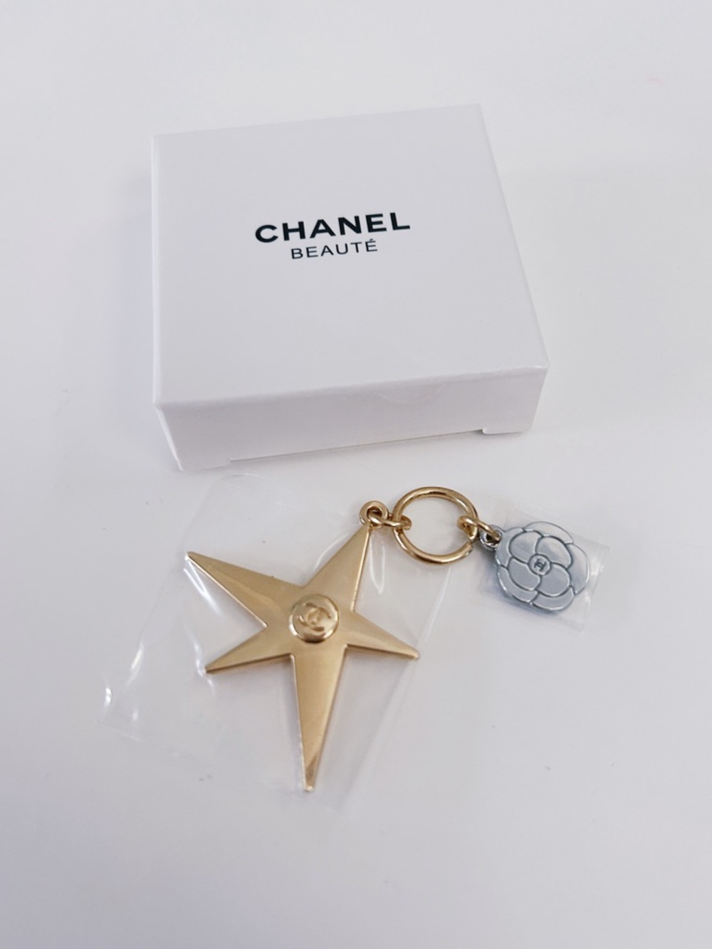 CHANEL Beauté Gold Star Key Charm